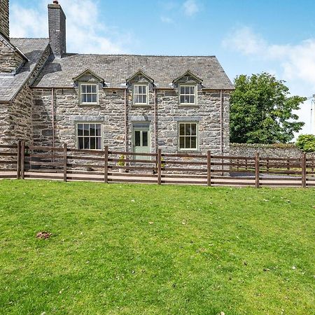 Вилла Waedog Bach Llanfor Экстерьер фото