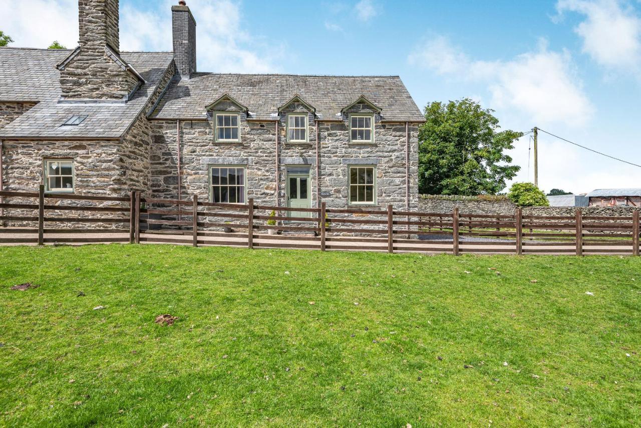 Вилла Waedog Bach Llanfor Экстерьер фото