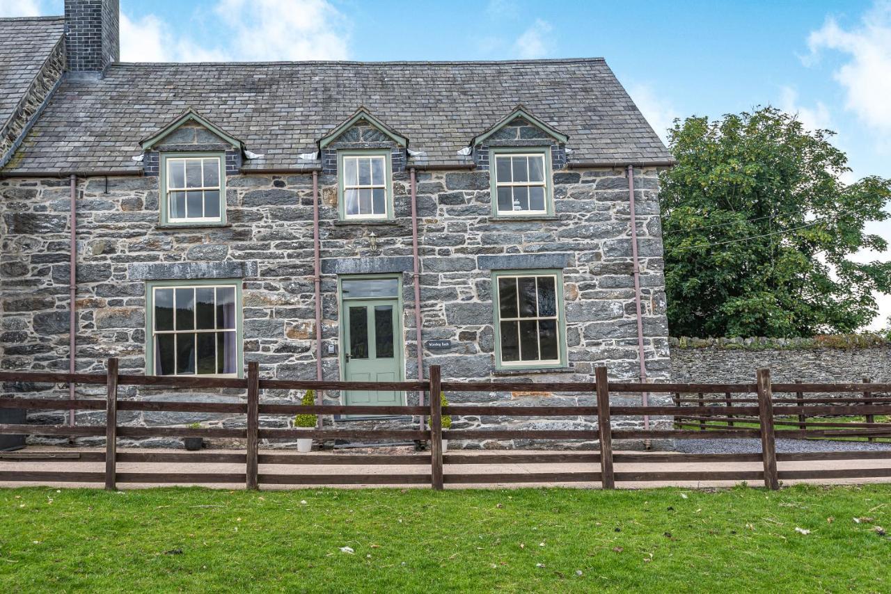 Вилла Waedog Bach Llanfor Экстерьер фото