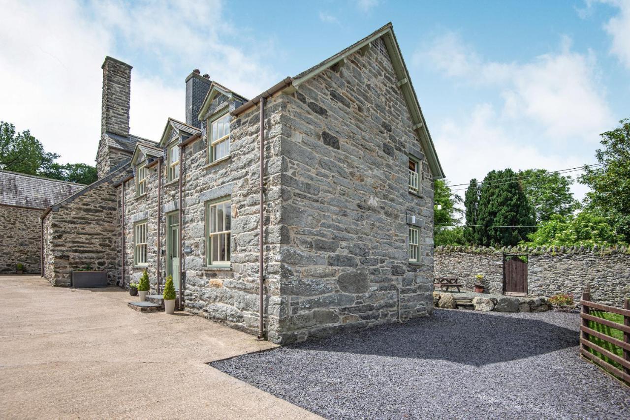 Вилла Waedog Bach Llanfor Экстерьер фото